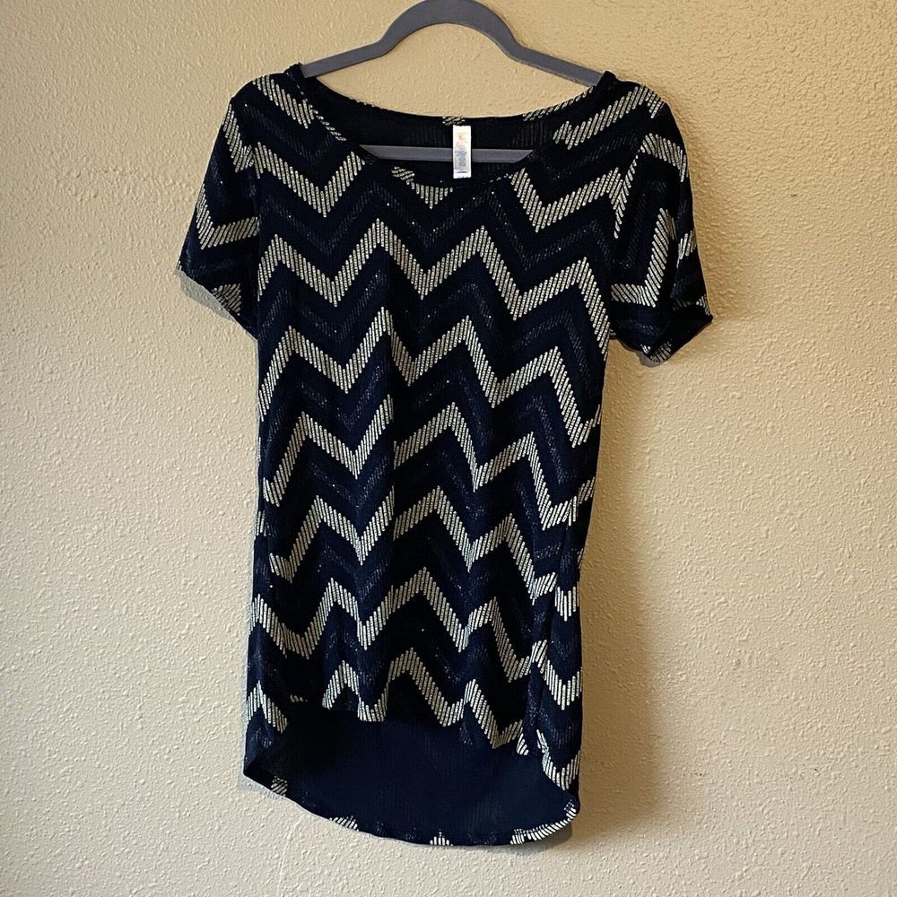 LULAROE Blouse Shirt Zig Zag sparkle Round Neck Short Sleeve Size XS New Years‎